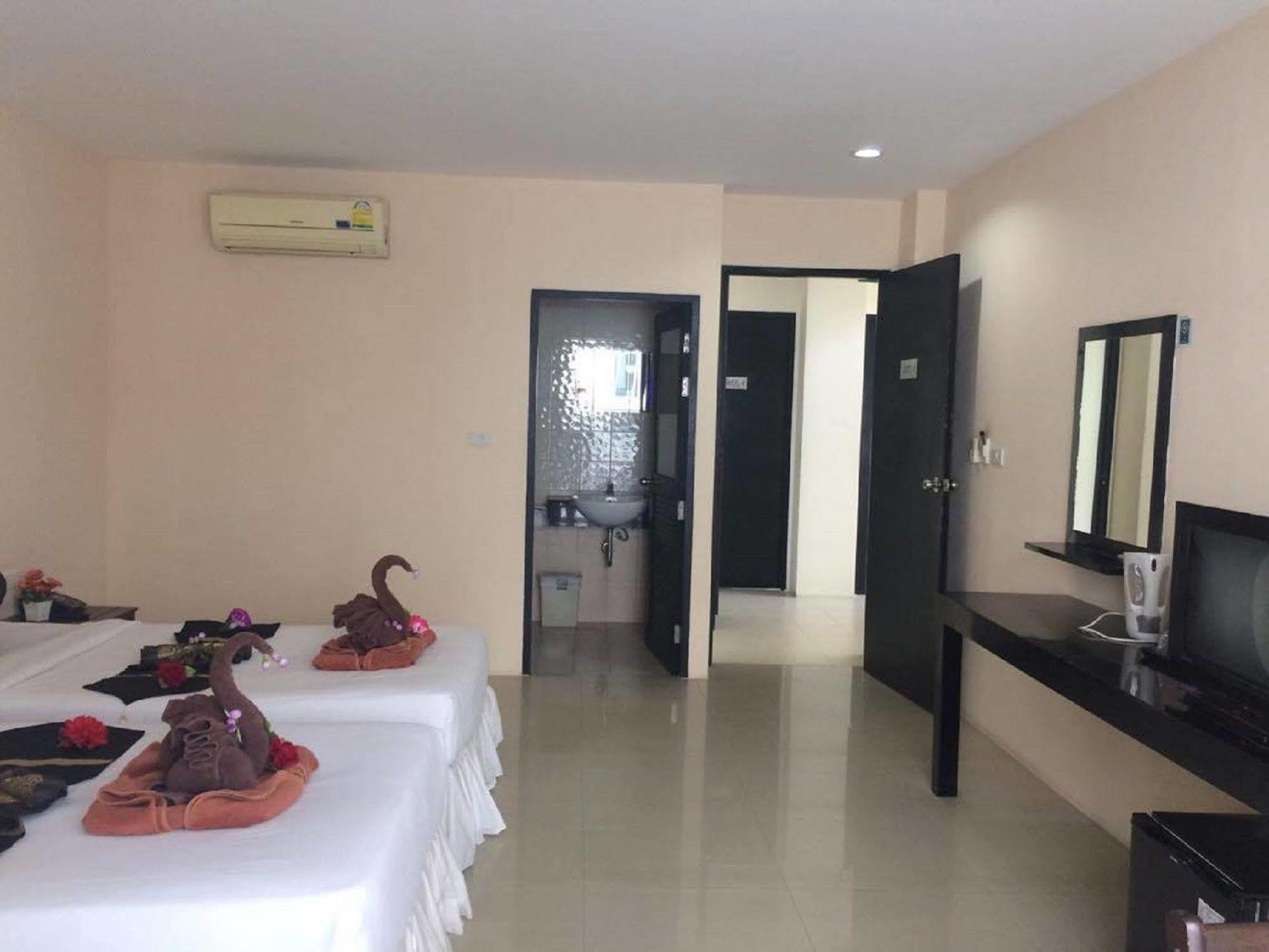 Lars-Lita Residence Patong Exterior photo
