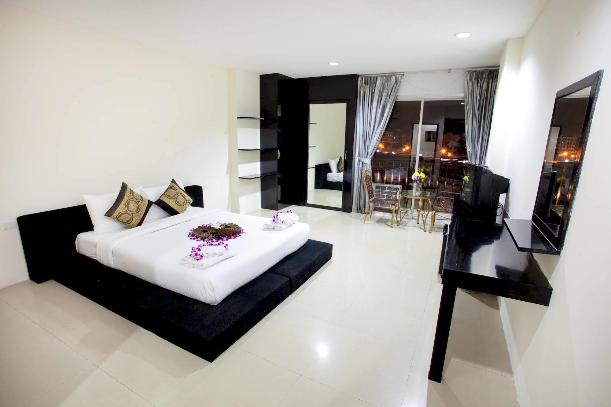 Lars-Lita Residence Patong Exterior photo